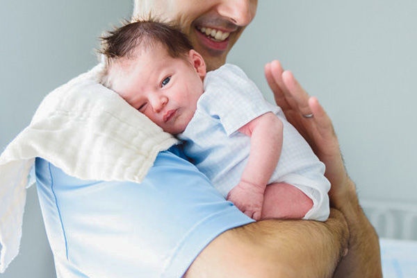 آروغ گرفتن از نوزاد