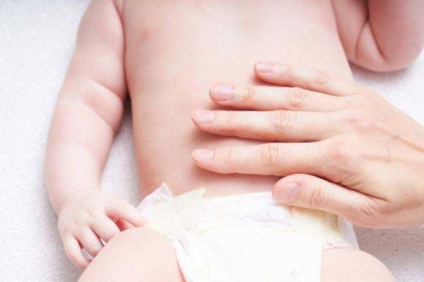 درمان سوختگی پای نوزادان در اثر اسهال