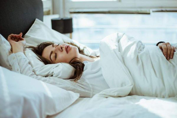 نحوه خوابیدن بعد از سزارین