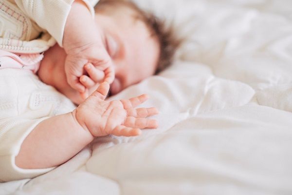 علت تشنج نوزادان تا یک ماهگی