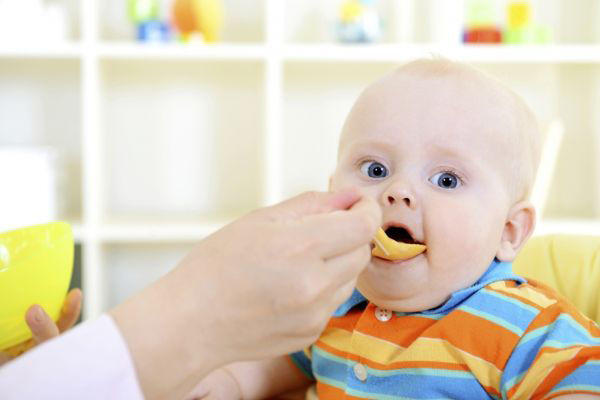 غذا دادن به کودک هفت ماهه