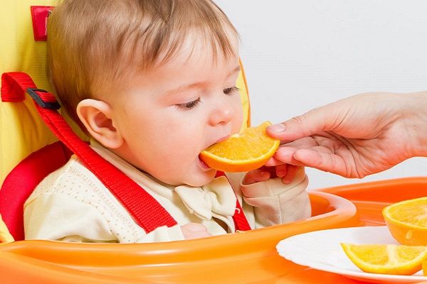 از چه سنی میتوان به کودک پرتقال داد