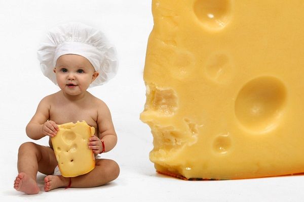 از چه سنی میتوان به کودک پنیر داد