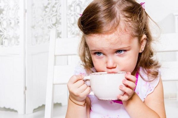 از چه سنی میتوان به کودک چای داد