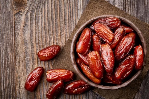 از چه سنی میتوان به کودک خرما داد