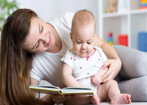 فواید کتاب خواندن برای نوزادان