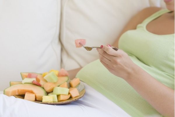 عوارض خوردن میوه زیاد در بارداری