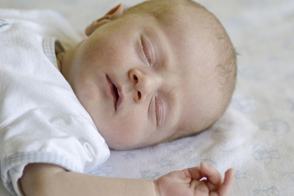 تنفس نامنظم نوزاد در خواب
