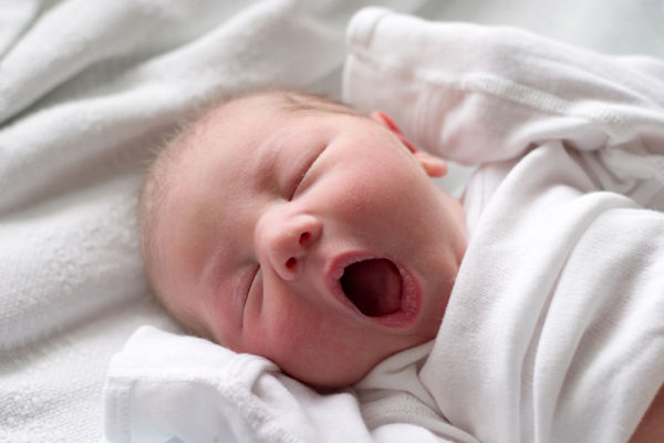 خواب نوزاد از چند ماهگی تنظیم میشود،
