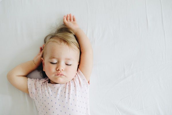 علت خواب سبک در نوزادان