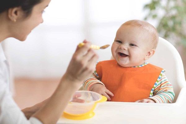 نحوه غذا دادن به نوزاد
