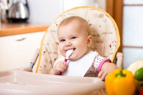 اصول غذا دادن به نوزاد رفلاکسی