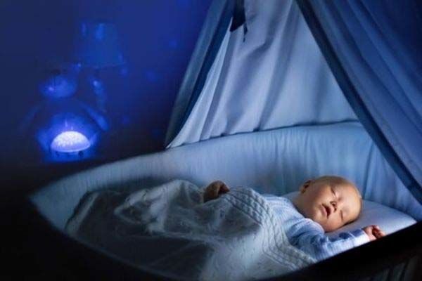 خواب زیاد نوزاد نشانه چیست؟
