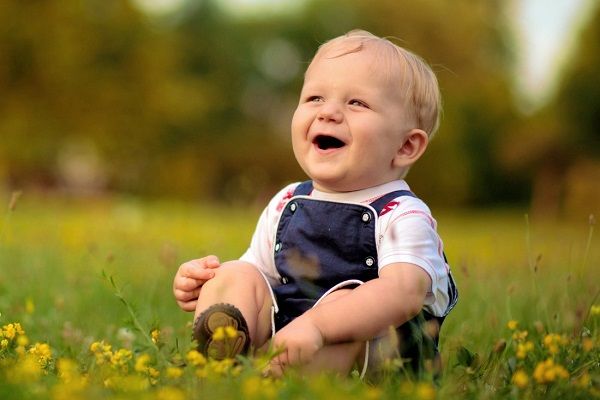 تاثیر خندیدن کودکان در رشد جسمی آن‌ها چیست؟