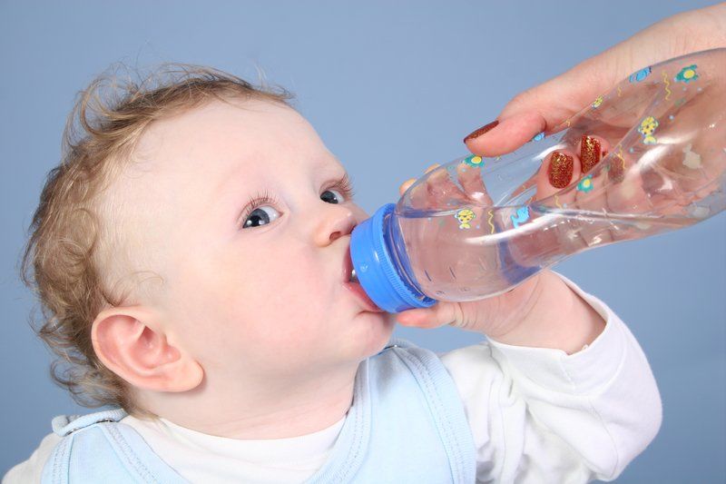 فواید آب تصفیه شده برای کودک