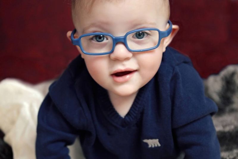 علائم مشکلات بینایی در نوزادان