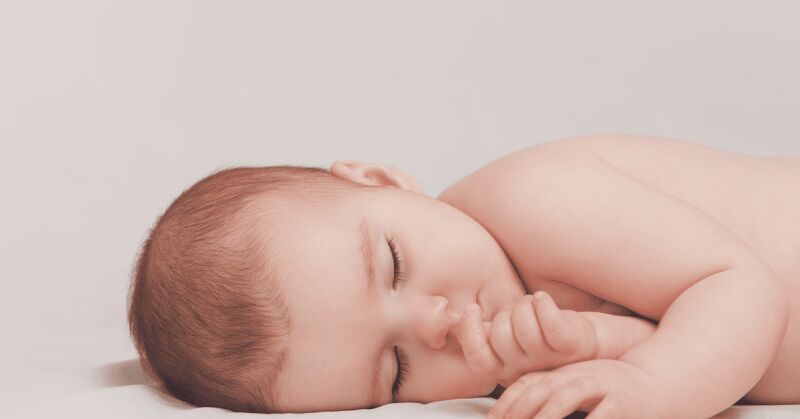 فرق چرت زدن با خوابیدن نوزاد