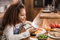 چه غذاهایی قد کودکان را بلند می‌کند؟